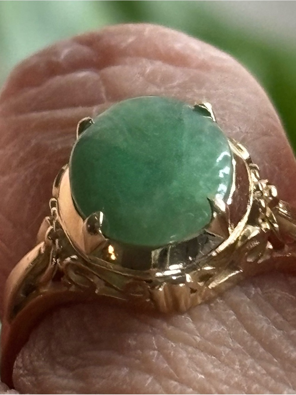 Pretty 14k Vintage Jade Ring With Detailed Setting
